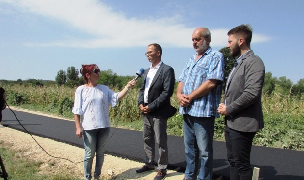 Read more about the article 600 метара новог асфалта за засеок Волујски Кључ у МЗ Волуја