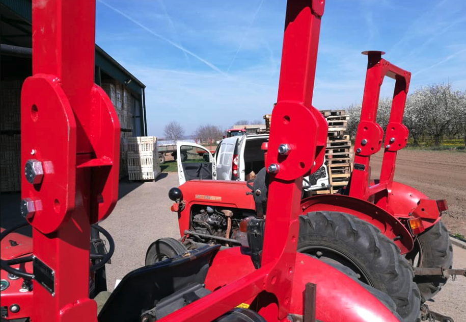 Read more about the article Расписан трећи јавни позив за доделу заштитних рамова за тракторе