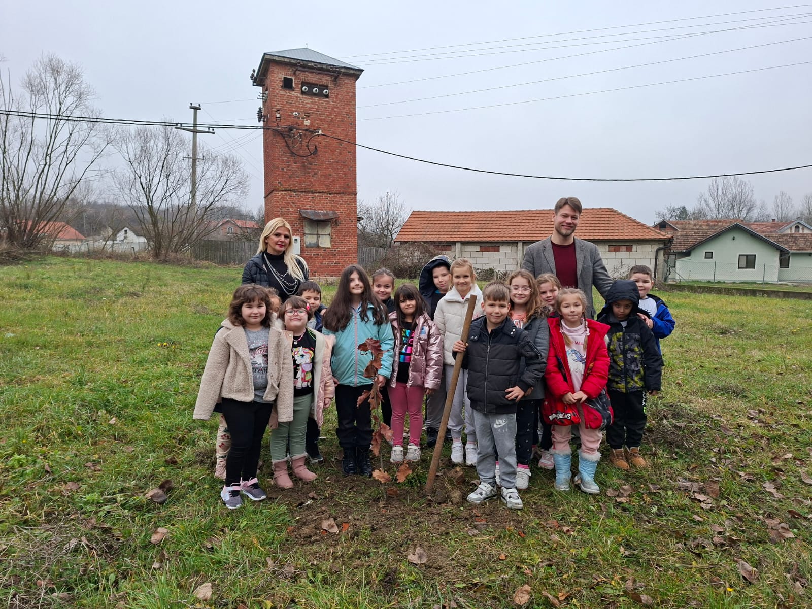 Read more about the article У оквиру акције „Мали кораци-велика дела“ ШГ „Северни Кучај“ донирало саднице за децу из Дубоке