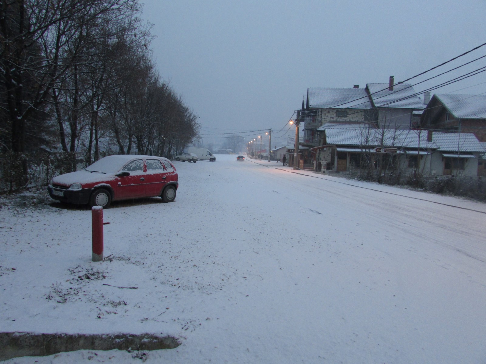 Read more about the article Неочишћени снег са крова аутомобила може коштати  до 10.000 динара