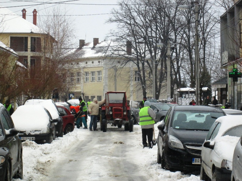 Read more about the article Чишћење града од снега
