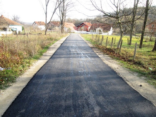 Read more about the article Ново асфалтирање мање фреквентних  путева  у Колонији