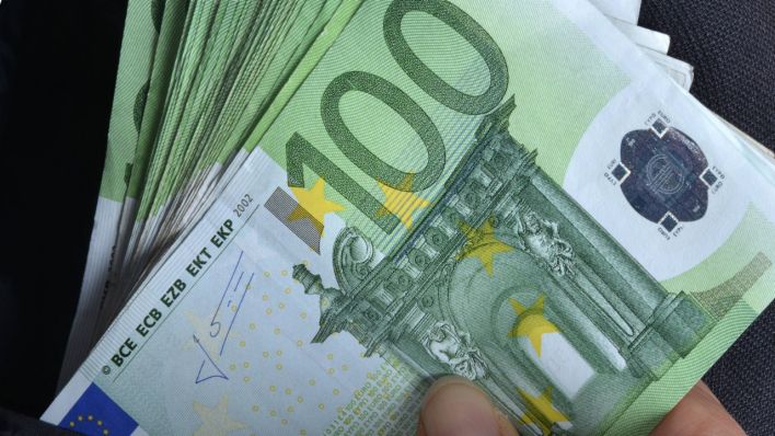 Read more about the article Од сутра почиње исплата 100 евра грађанима који су се пријавили – дневно ће новац добијати по пола милиона грађана