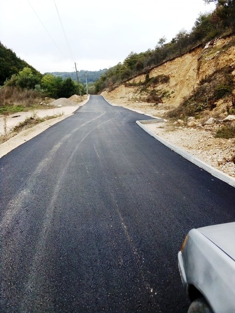 Read more about the article Завршен први слој асфалта на деоници између Раденке и Криваче