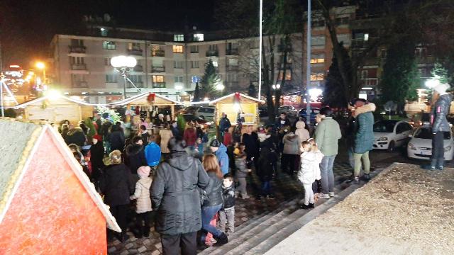 Read more about the article Сутра, на Бадњи дан, отварање божићног базара на главном градском тргу