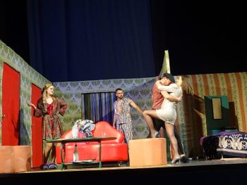 Сјајна комедија петровачког позоришта друге фестивалске вечери