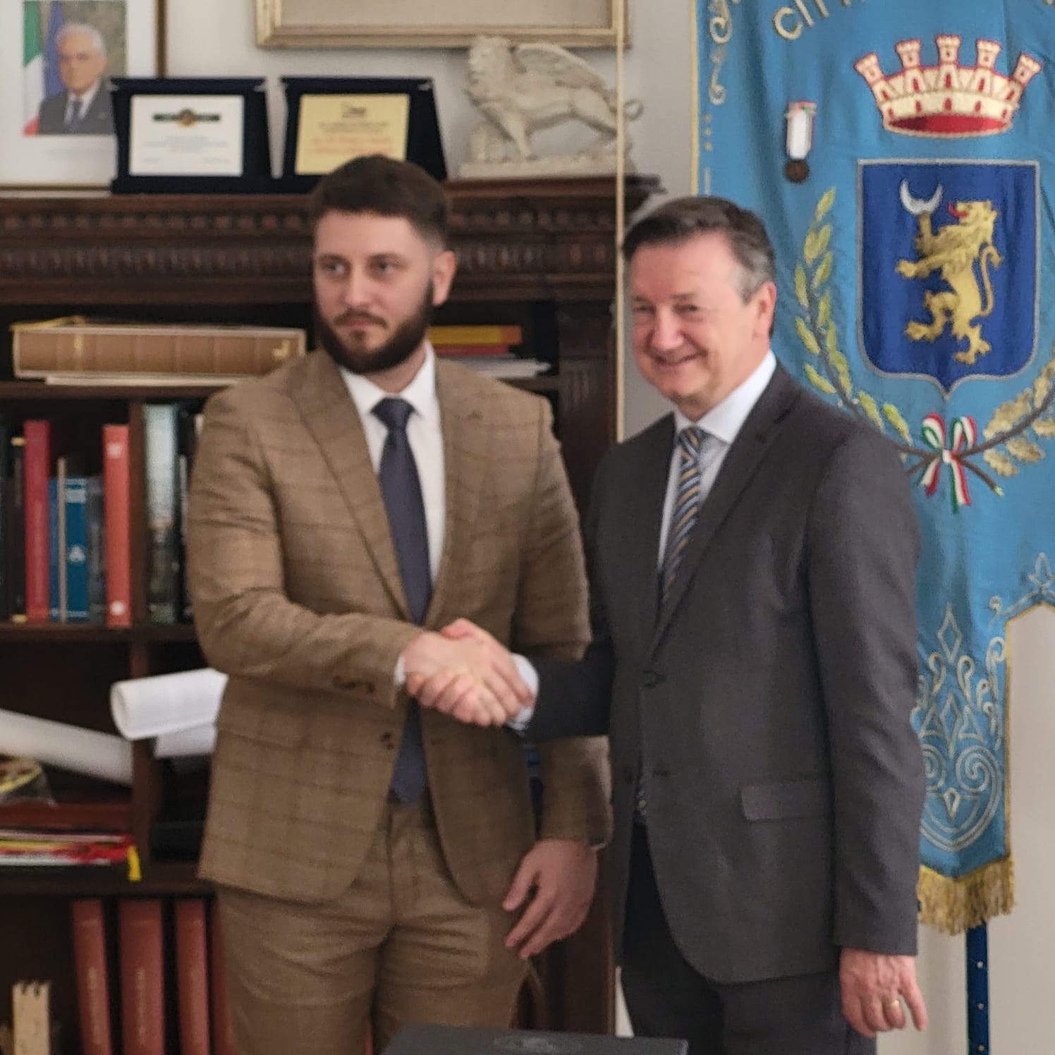 Read more about the article Градоначелник Лонига, господин Pier Lugi Gacomello приредио пријем за др Рајичића