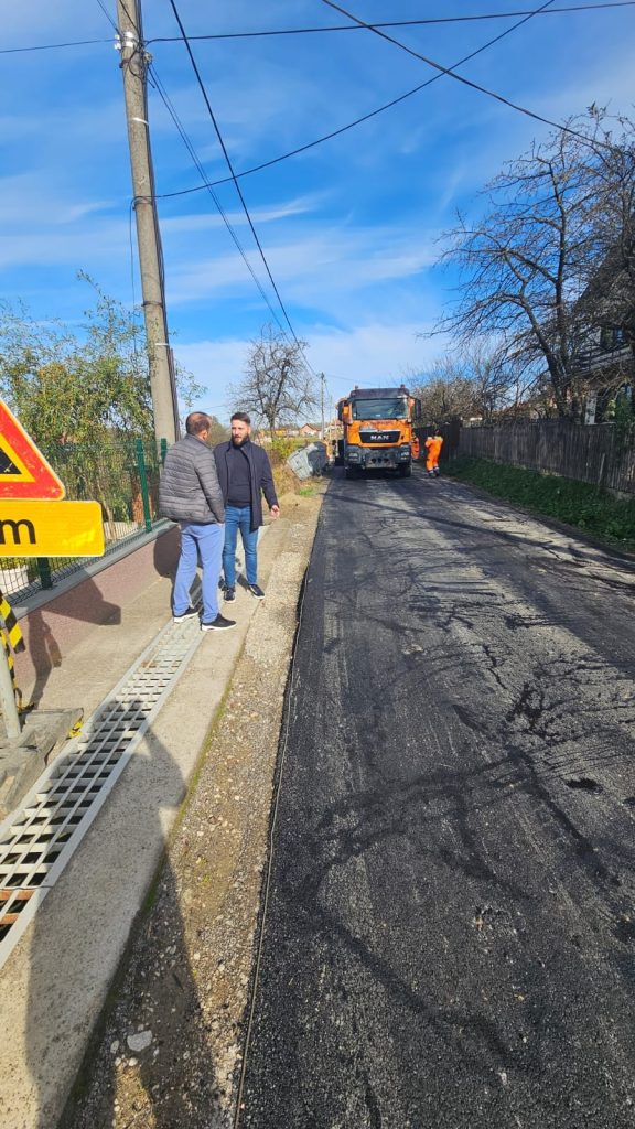 Поставља се завршни слој асфалта у ул Ратомира Атанацковића