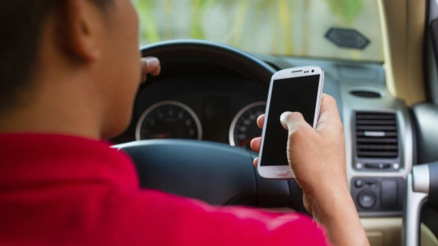 АБС: Апел возачима да током вожње не користе мобилни телефон и поштују прописе