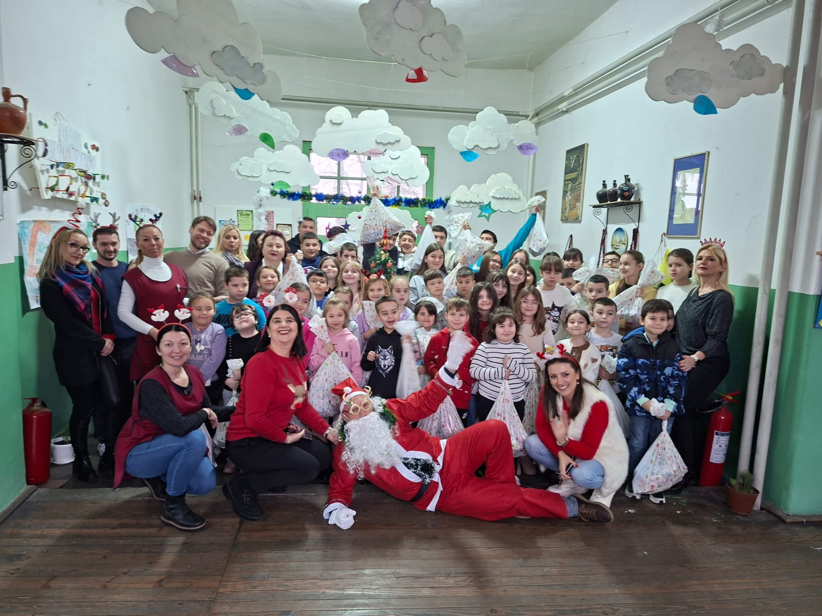 Read more about the article Новогодишњи пакетићи за децу свих школа у општини Кучево