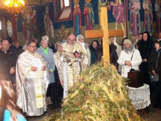 Read more about the article Светим Литургијама почело прослављање Бадњег дана