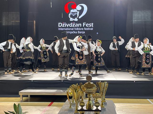 Read more about the article Велики успех у Врњачкој Бањи: Две престижне награде за наш  Фолклорни ансамбл  на „Џивџан фесту”
