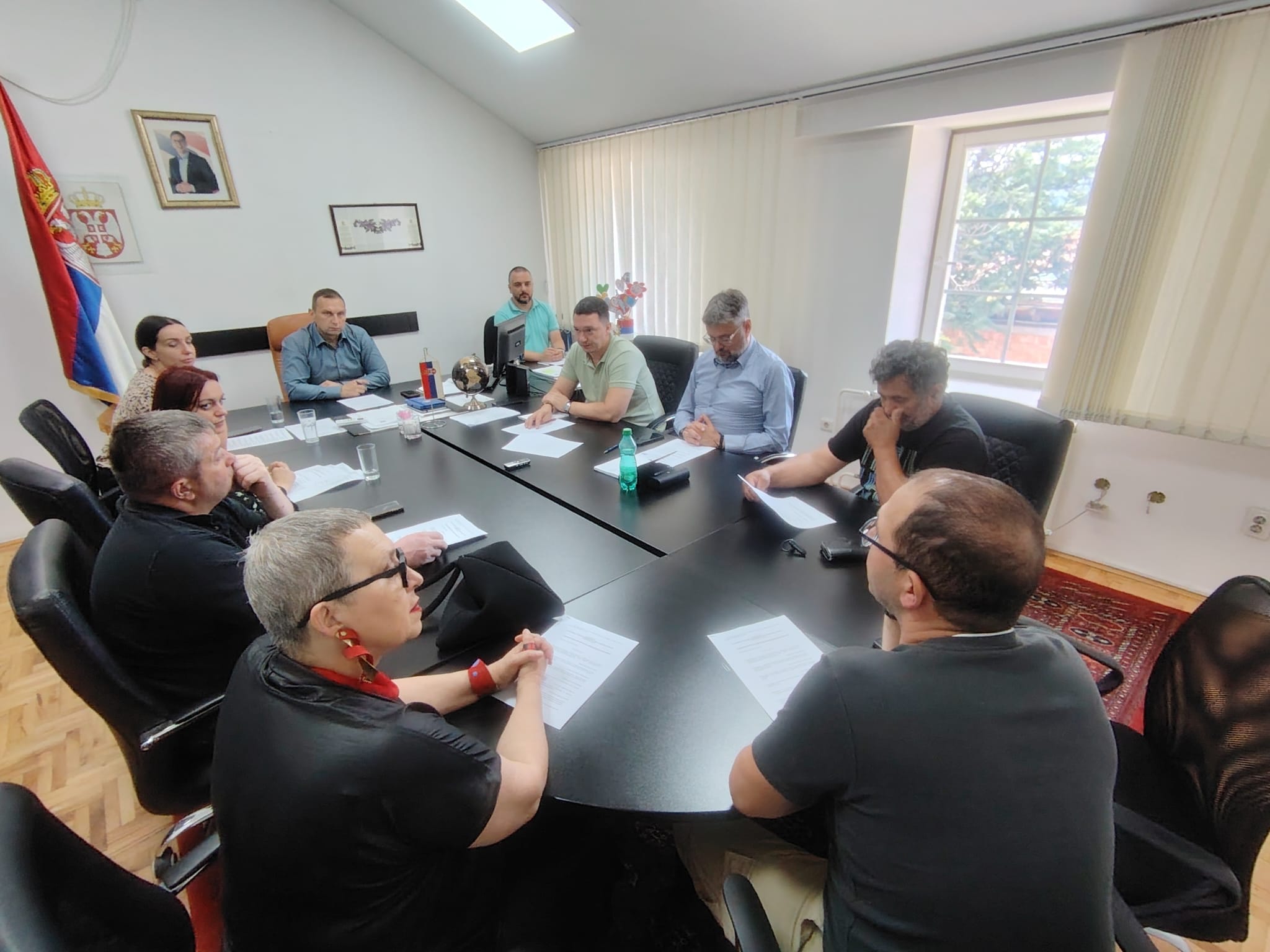 Read more about the article Општинско веће у Кучеву разматрало обимне одлуке: Од принудно уклоњених возила до планова санације путева